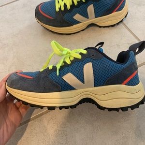Veja Venturi- fit like a size 7